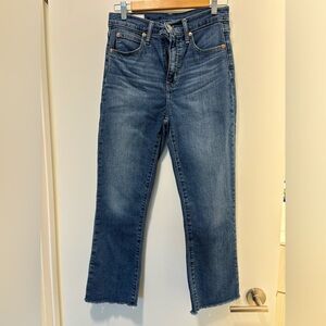 GAP Kickfit high-rise cropped jeans with raw hem